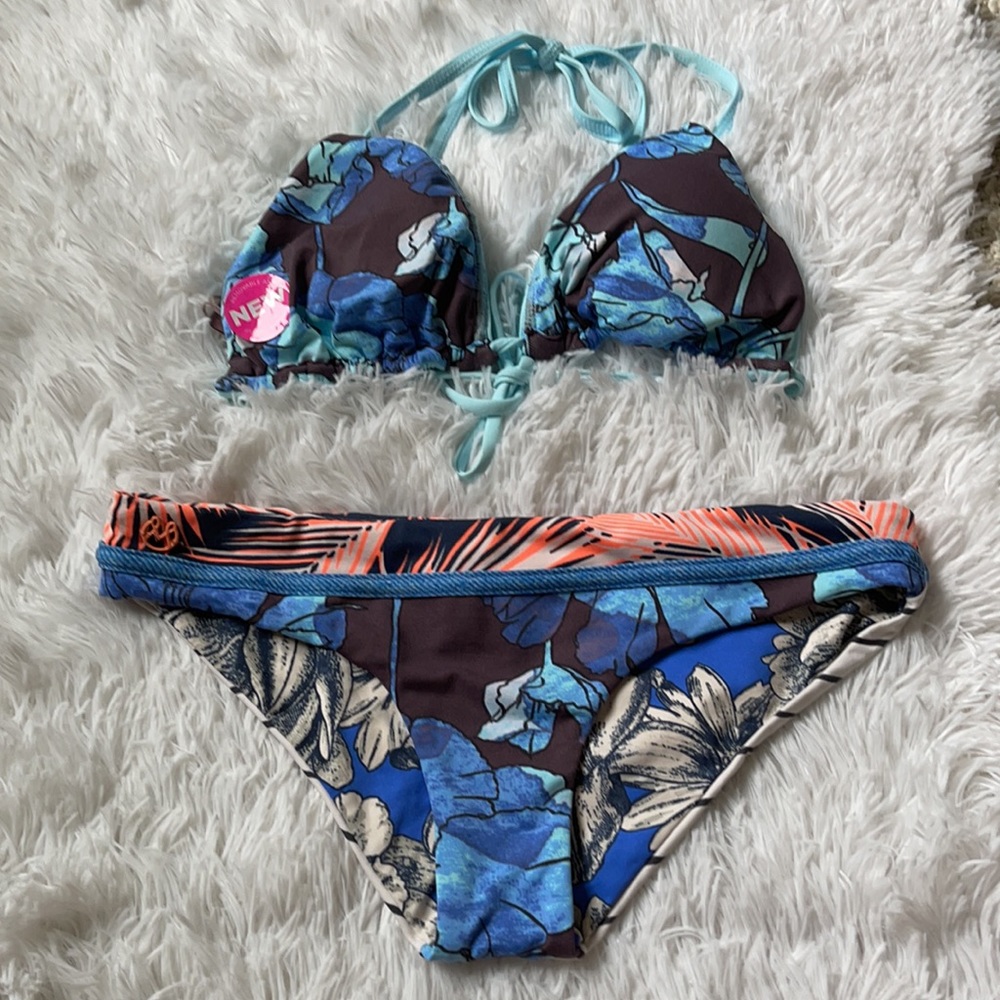 Maaji Reversible Ruffle Top Swimming Suit XL and M